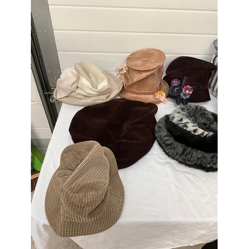 53 - VINTAGE HATS AND VINTAGE SUITCASE FULL OF LINEN ETC