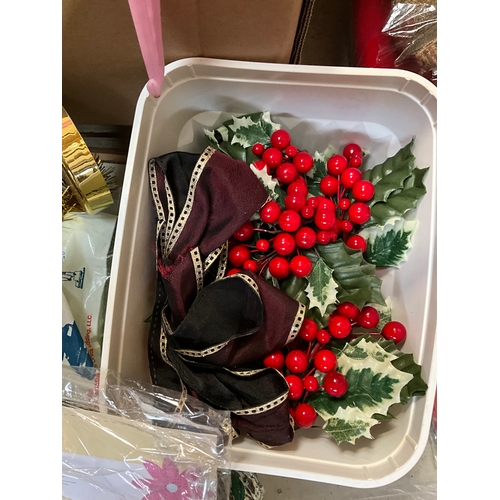 86 - BOX OF XMAS DECORATIONS AND A TOOL TIDY WITH CONTENTS