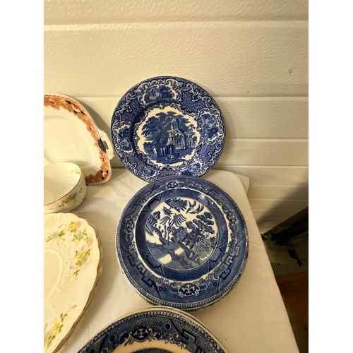 91 - TWO BOXES OF PART TEASETS AND WILLOW PATTERN PLATES SOME A/F