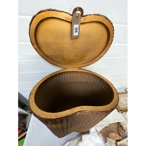 98 - LLOYD LOOM STYLE LIDDED BASKET FULL OF VINTAGE LINEN ETC