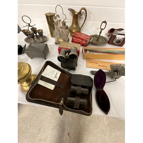 109 - ASSORTED LOT TO INCLUDE PEWTER BOX VINTAGE CAMERA BRASS ETC