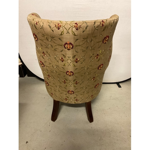 262 - EDWARDIAN MAHOGANY FRAMED UPHOLSTERED WING BACKED TUB CHAIR