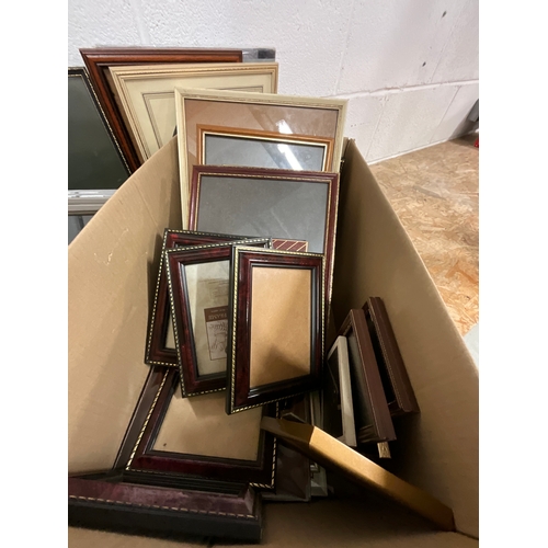 117 - BOX OF PICTURE FRAMES PHOTO FRAMES ETC