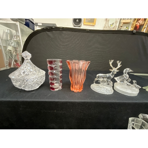 122 - ASSORTED GLASS TO INCLUDE VASES GLASSES ETC