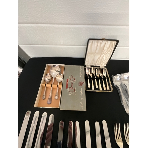 230 - VINTAGE BOX OF MIXED CUTLERY