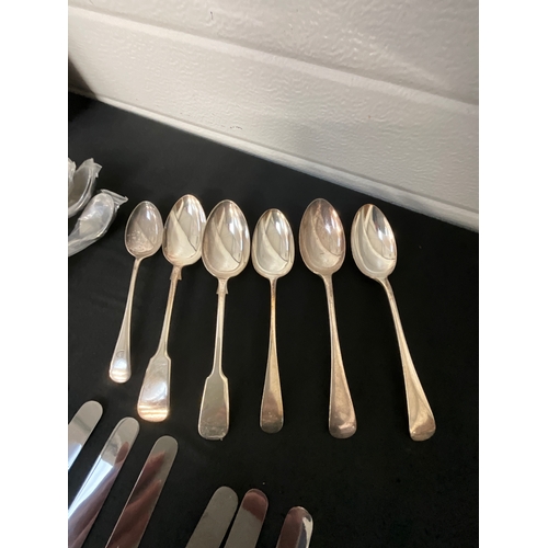 230 - VINTAGE BOX OF MIXED CUTLERY