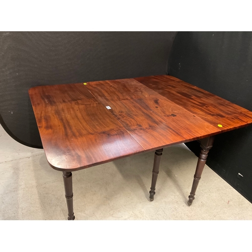 292 - GEORGIAN FLAMED MAHOGANY FDROP LEAF GATELEG DINING TABLE ON 6 LEGS WITH ORIGINAL BRASS CASTORS H29” ... 