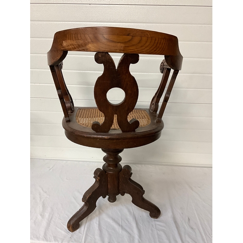 328 - VICTORIAN GERMAN OAK SWIVEL DESK CHAIR WITH BERGERE STYLE SEAT A/F
*THIS CHAIR BELONGED TO THE HENKE... 