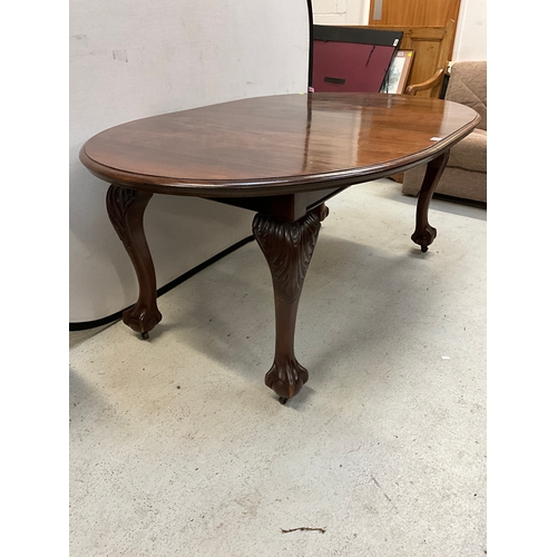 333 - VICTORIAN MAHOGANY OVAL WIND OUT DINING TABLE WITH ONE LEAF ON BALL AND CLAW FEET (NO KEY) H29”W71”D... 