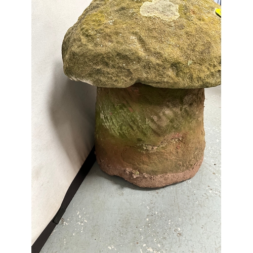 28 - SMALL EARLY SANDSTONE SADDLESTONE MUSHROOM H16” DIA 18”