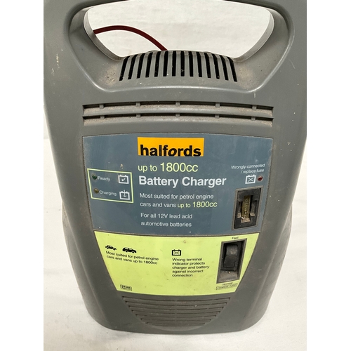 30 - HALFORDS CAR/VAN BATTERY CHARGER UP TO 1800cc