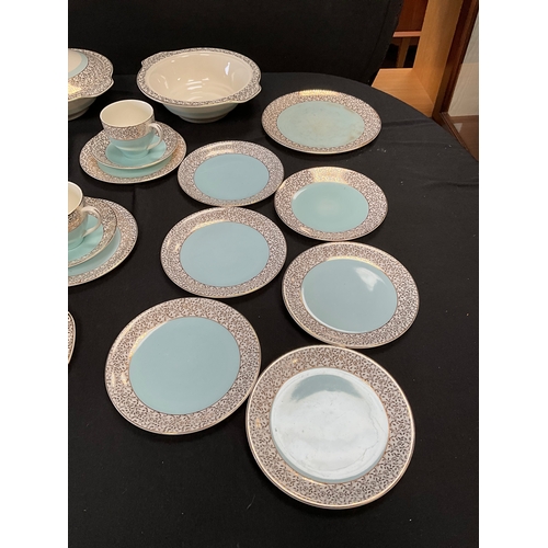 35 - QTY TUDOR WARE CHINA TO INCLUDE TUREEN, 6 CUPS SAUCERS, DINNER PLATES , SIDE PLATES ETC A/F