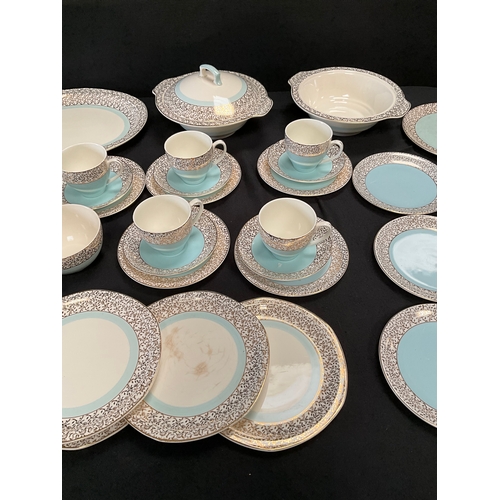 35 - QTY TUDOR WARE CHINA TO INCLUDE TUREEN, 6 CUPS SAUCERS, DINNER PLATES , SIDE PLATES ETC A/F