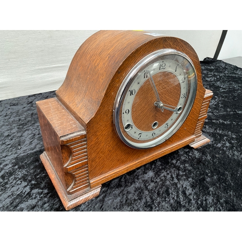 113 - VINTAGE OAK CASED MANTLE CLOCK WITH KEY AND PENDULUM.