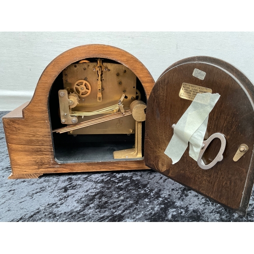 113 - VINTAGE OAK CASED MANTLE CLOCK WITH KEY AND PENDULUM.