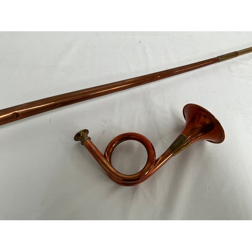 36 - VICTORIAN COPPER KETTLE AND 2 COPPER & BRASS HUNTING HORNS