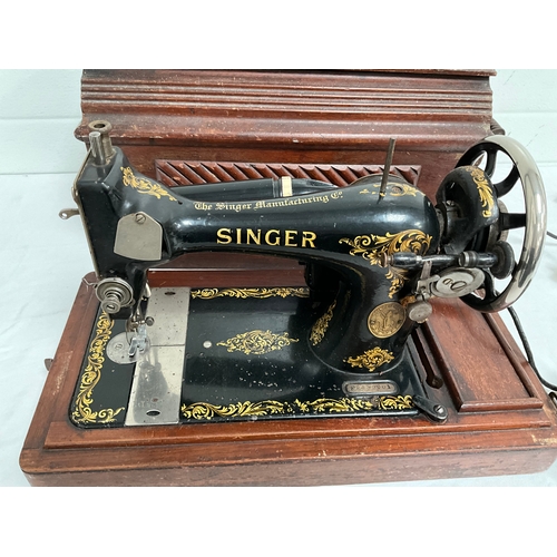 40 - VINTAGE OAK CASED ELECTRIC SINGER SEWING MACHINE