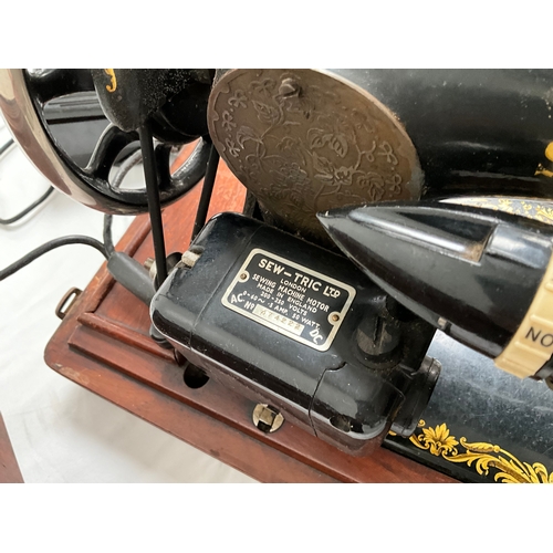 40 - VINTAGE OAK CASED ELECTRIC SINGER SEWING MACHINE