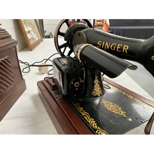 40 - VINTAGE OAK CASED ELECTRIC SINGER SEWING MACHINE