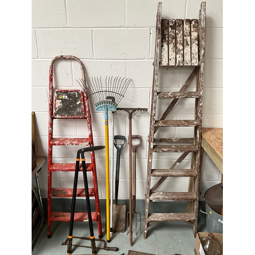 48 - QTY OF GARDEN TOOLS,STEP LADDERS ETC