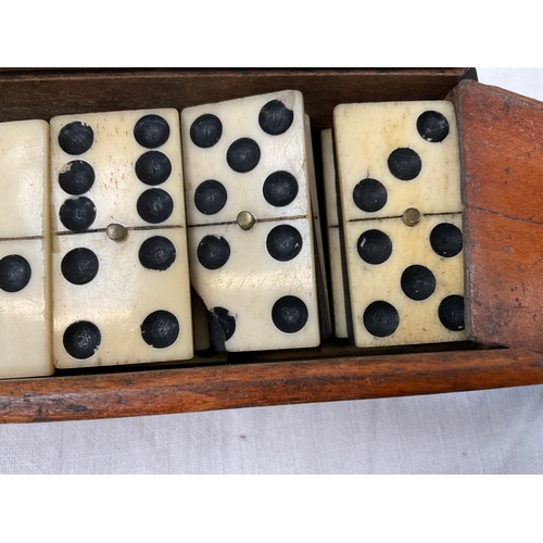 250 - VINTAGE CASED SET OF DOMINOES A/F