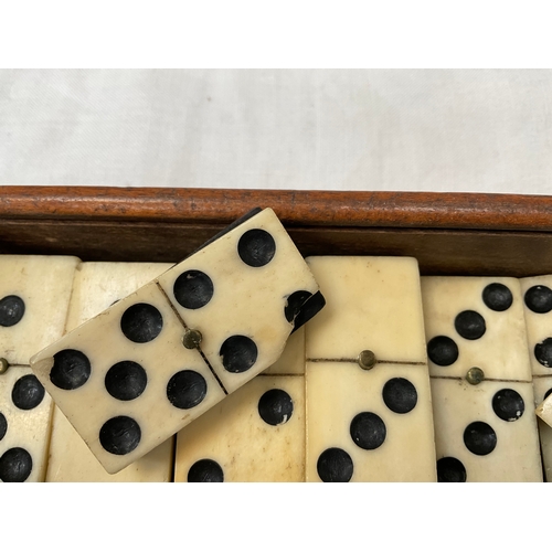 250 - VINTAGE CASED SET OF DOMINOES A/F