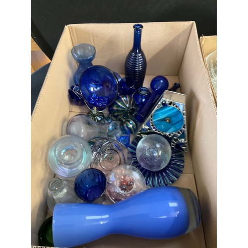 506 - 3 BOXES OF GLASSWARE TO INCLUDE COLOURED GLASS, VASES ETC