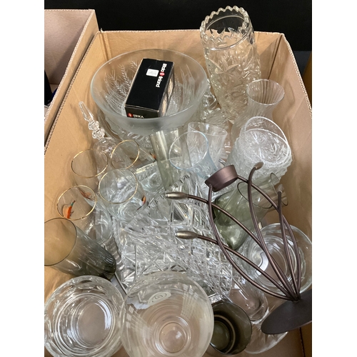 506 - 3 BOXES OF GLASSWARE TO INCLUDE COLOURED GLASS, VASES ETC