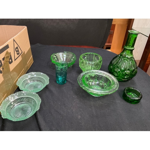 506 - 3 BOXES OF GLASSWARE TO INCLUDE COLOURED GLASS, VASES ETC