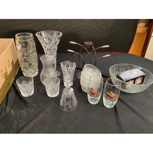 506 - 3 BOXES OF GLASSWARE TO INCLUDE COLOURED GLASS, VASES ETC