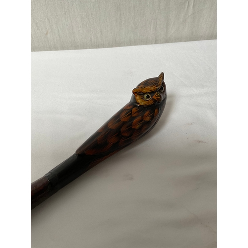 24 - VINTAGE WALKING CANE WITH A CARVED AND HAND PAINTED OWL HANDLE L38”