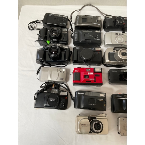 31 - BOX OF 35 MM COMPACT CAMERAS (34) TO INCLUDE OLYMPUS,NIKON,CANNON,PENTAX ETC