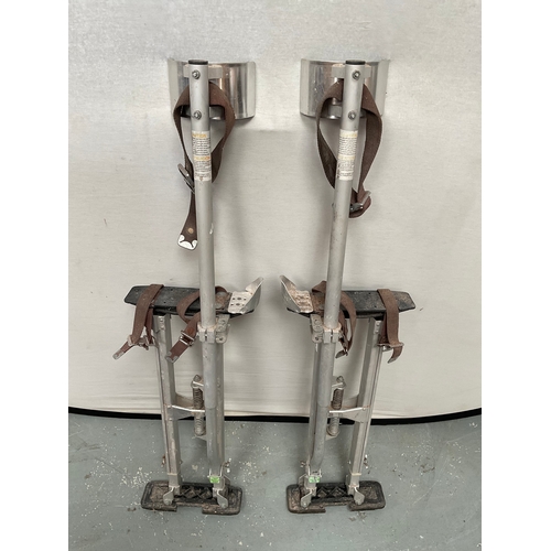 46 - PLASTERERS ALUMINIUM EXTENDABLE STILTS