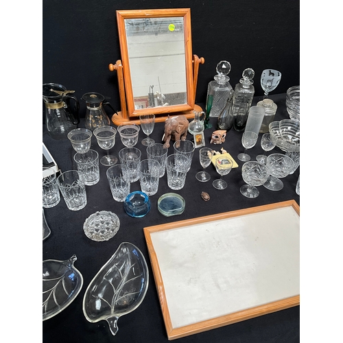 100 - 2 BOXES OF GLASSWARE TO INCLUDE DECANTERS ,SETS OF GLASSES ETC