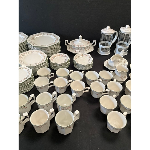 122 - LARGE ETERNAL BEAU JOHNSON BROS DINNER,TEA AND COFFEE SET 
143 PCES ( OVEN,DISHWASHER,FREEZER AND MI... 