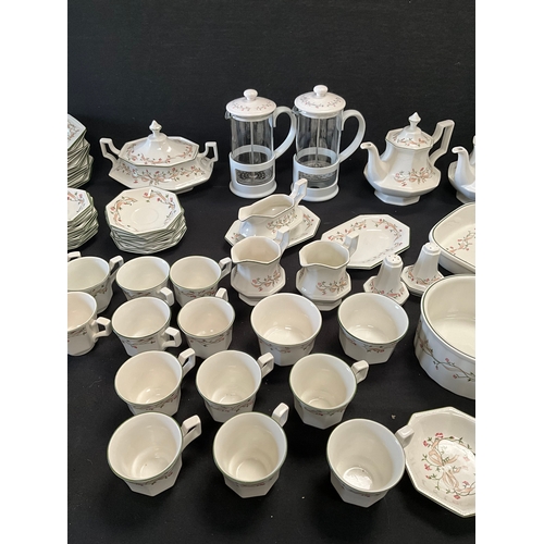 122 - LARGE ETERNAL BEAU JOHNSON BROS DINNER,TEA AND COFFEE SET 
143 PCES ( OVEN,DISHWASHER,FREEZER AND MI... 