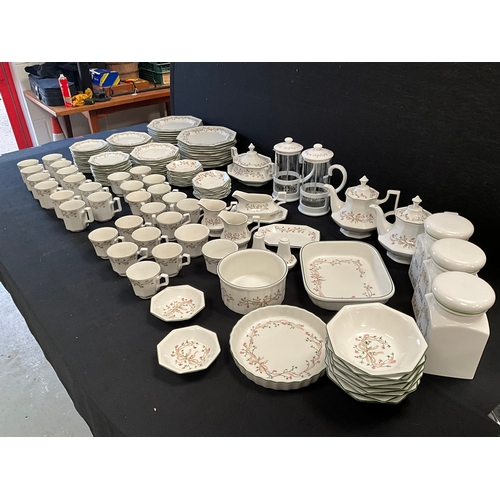 122 - LARGE ETERNAL BEAU JOHNSON BROS DINNER,TEA AND COFFEE SET 
143 PCES ( OVEN,DISHWASHER,FREEZER AND MI... 