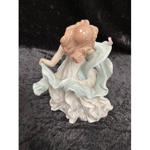 182 - LARGE LLADRO LADY FIGURE H13”