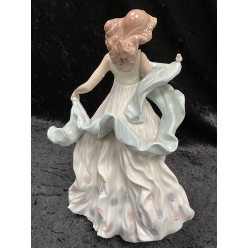 182 - LARGE LLADRO LADY FIGURE H13”