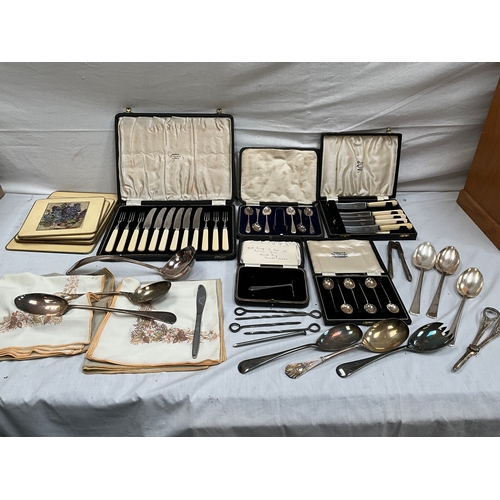 390A - BOX OF CUTLERY TO INCLUDE BOXED SET OF HALLMARKED SILVER SUGAR SPOONS AND TONGS, HALLMARKED CASED SE... 