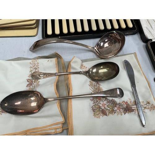 390A - BOX OF CUTLERY TO INCLUDE BOXED SET OF HALLMARKED SILVER SUGAR SPOONS AND TONGS, HALLMARKED CASED SE... 