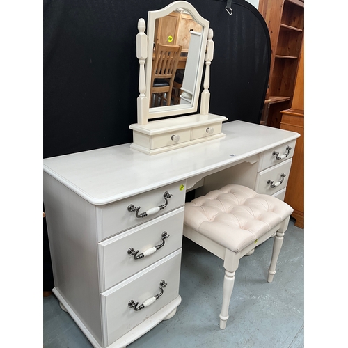 391 - MODERN KNEEHOLE TWIN PEDESTAL DRESSING TABLE WITH FREESTANDING MIRROR AND MATCHING BEDROOM STOOL - H... 