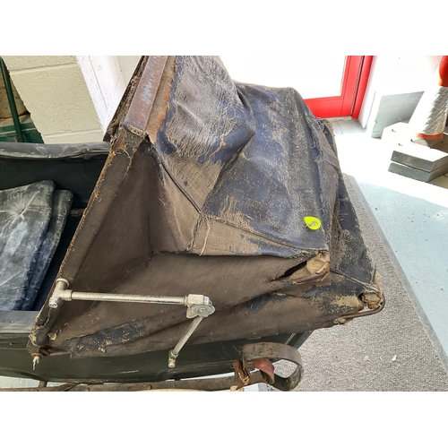 495 - VICTORIAN CHILDS PRAM A/F - IN NEED OF RESTORATION