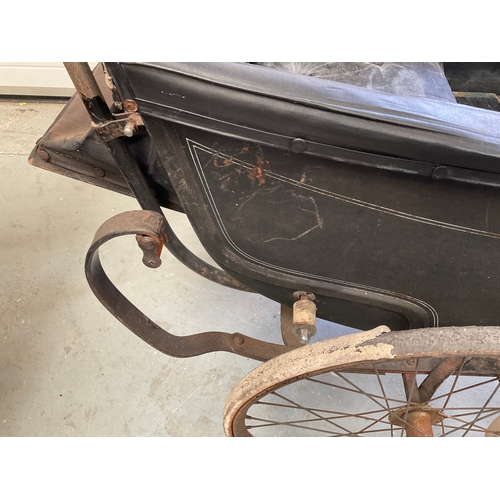 495 - VICTORIAN CHILDS PRAM A/F - IN NEED OF RESTORATION