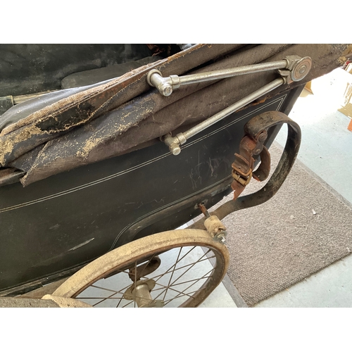 495 - VICTORIAN CHILDS PRAM A/F - IN NEED OF RESTORATION