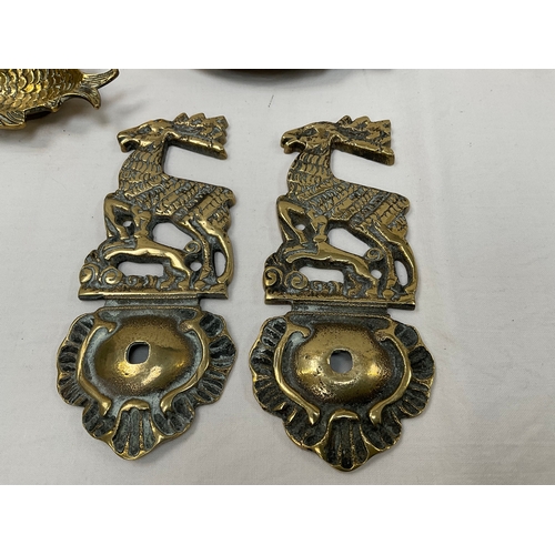 9 - A QUANTITY OF DECORATIVE BRASS ITEMS TO INCLUDE SHOES AND A BELL IN THE SHAPE OF A WELSH LADY