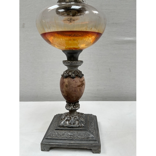 31 - VINTAGE DECORATIVE OIL LAMP WITH CLEAR GLASS BOWL AND PEWTER BASE