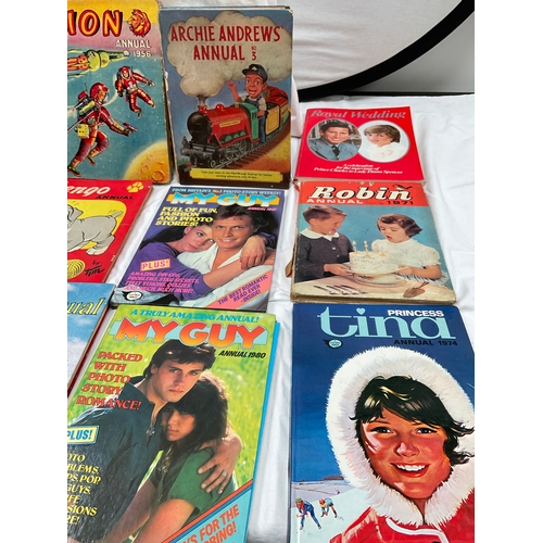 37 - BOX OF HARDBACK CHILDREN’S ANNUALS TO INCLUDE “LION ANNUAL 1956”, ENID BLYTONS BEDTIME ANNUAL 1977, ... 