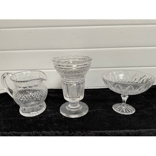 56 - BOX OF GLASSWARE TO INCLUDE FRUIT BOWLS, TAZER, WATER JUGS, DECANTER ETC