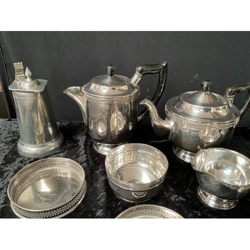 58 - BOX OF SILVER PLATED ITEMS TO INCLUDE TEA, COFFEE SET, BOXED CUTLERY, MAPPIN AND WEBB BOWL ETC